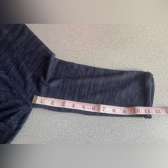 Cleo Blue & Black Heathered Light Knit Top Size Medium - Picture 13 of 13